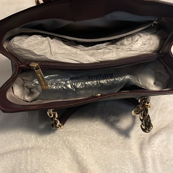 Brand new dark purple Michael Kors purse! Buttons at the top. Divides in center - Picture 5 of 6